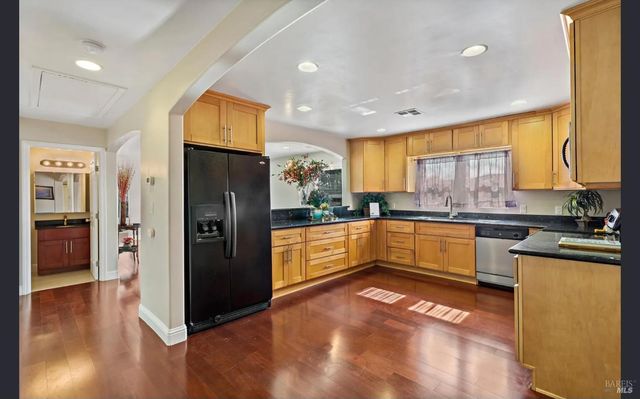 1125 E 5th St, Benicia, CA 94510