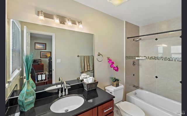 1125 E 5th St, Benicia, CA 94510