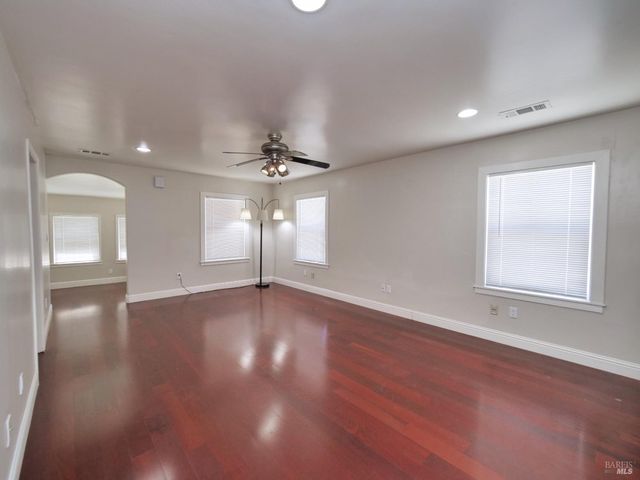 1125 E 5th St, Benicia, CA 94510