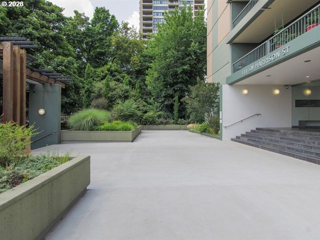 111 Sw HARRISON St 17B, Portland, OR 97201