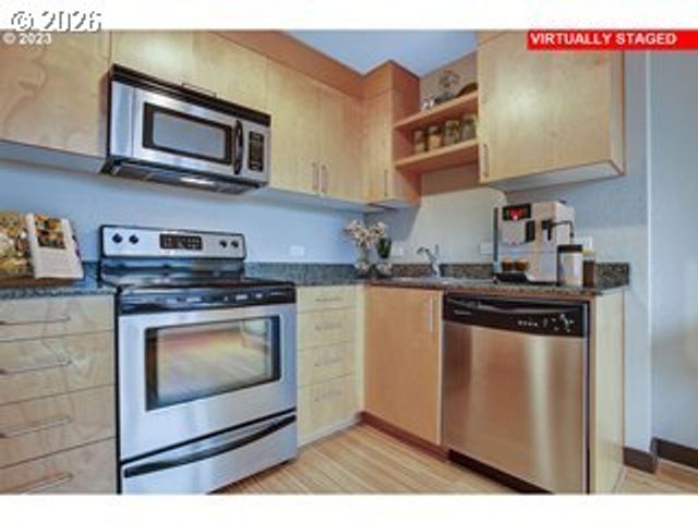 111 Sw HARRISON St 17B, Portland, OR 97201