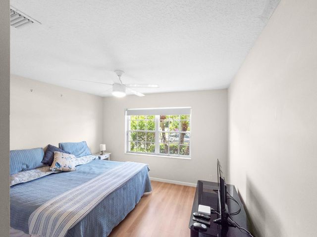 5320 Glenville Drive, Boynton Beach, FL 33437