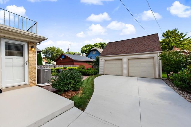 2520 Lefeber AVENUE, Wauwatosa, WI 53213