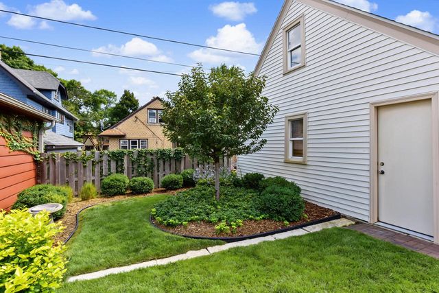 2520 Lefeber AVENUE, Wauwatosa, WI 53213