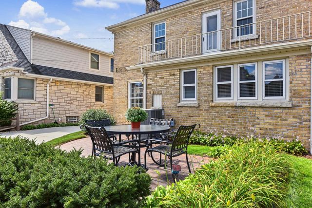 2520 Lefeber AVENUE, Wauwatosa, WI 53213
