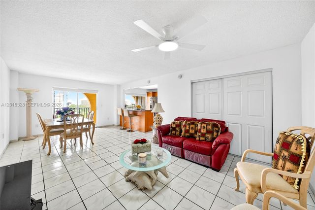 4801 NW 7th Street 810, Miami, FL 33126