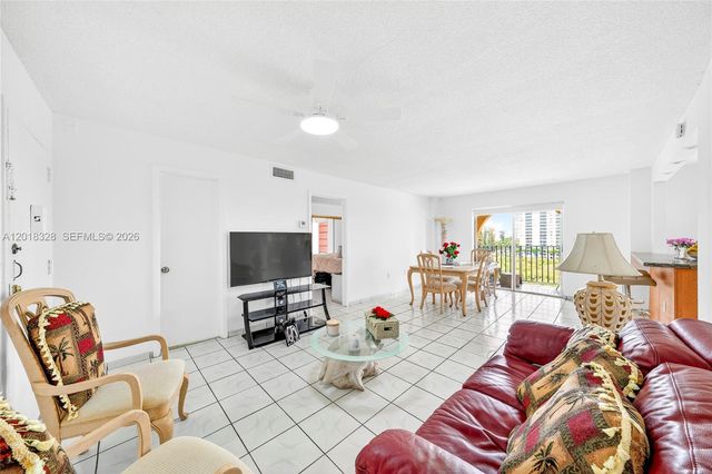 4801 NW 7th Street 810, Miami, FL 33126