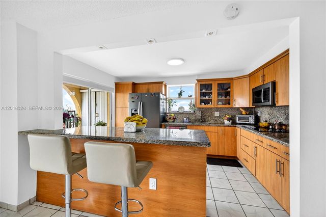 4801 NW 7th Street 810, Miami, FL 33126