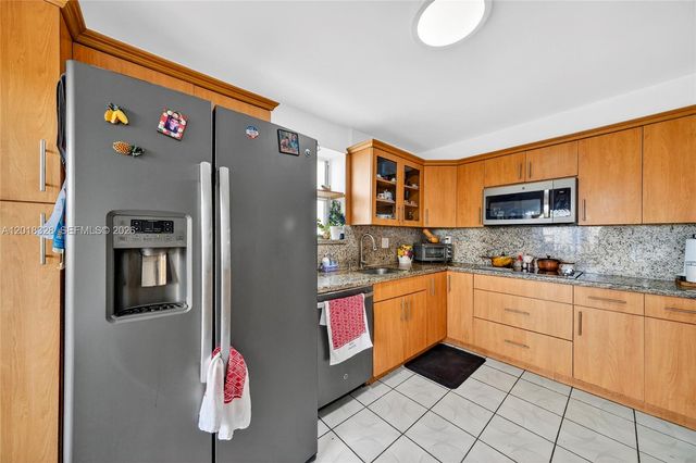4801 NW 7th Street 810, Miami, FL 33126