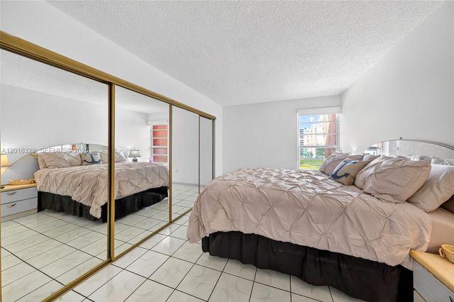 4801 NW 7th Street 810, Miami, FL 33126