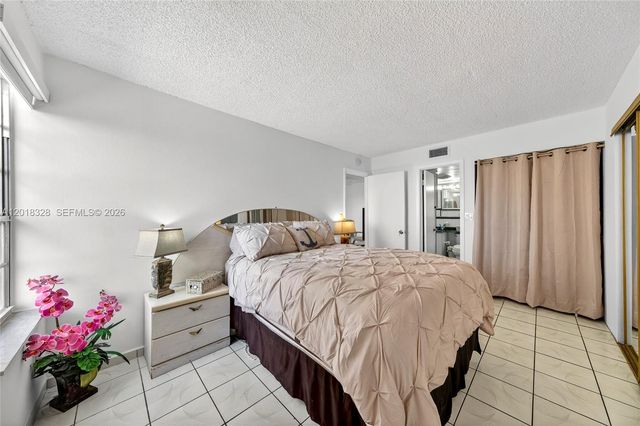 4801 NW 7th Street 810, Miami, FL 33126
