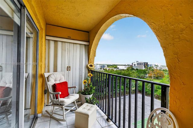 4801 NW 7th Street 810, Miami, FL 33126