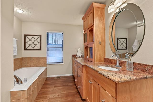 12601 Carmel Court NE, Albuquerque, NM 87122