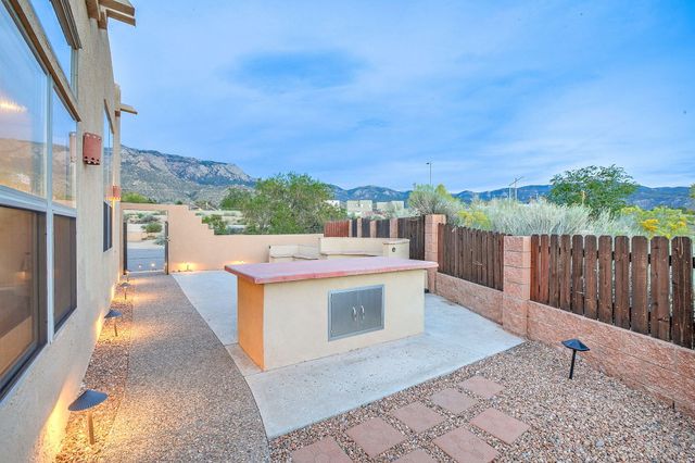 12601 Carmel Court NE, Albuquerque, NM 87122