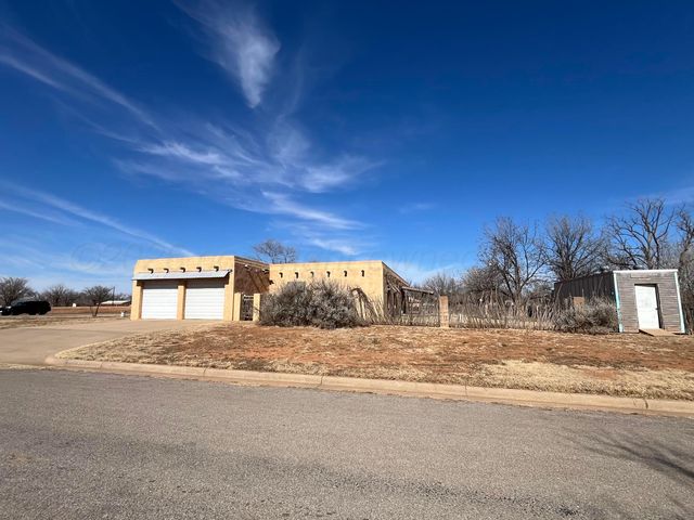 911 S Main Street, Childress, TX 79201