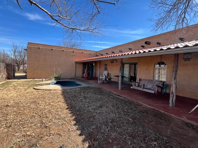 911 S Main Street, Childress, TX 79201