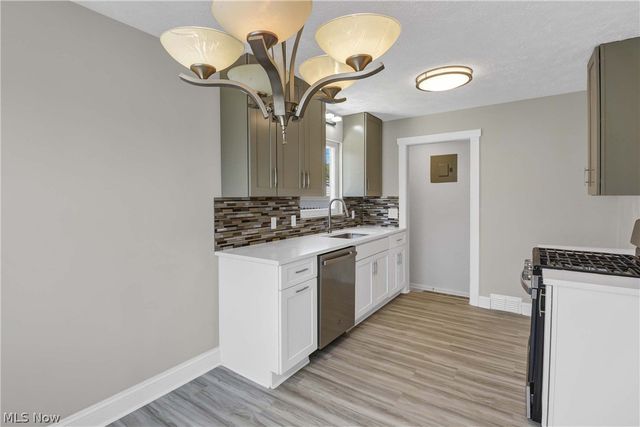 6214 Snow Road, Parma, OH 44129