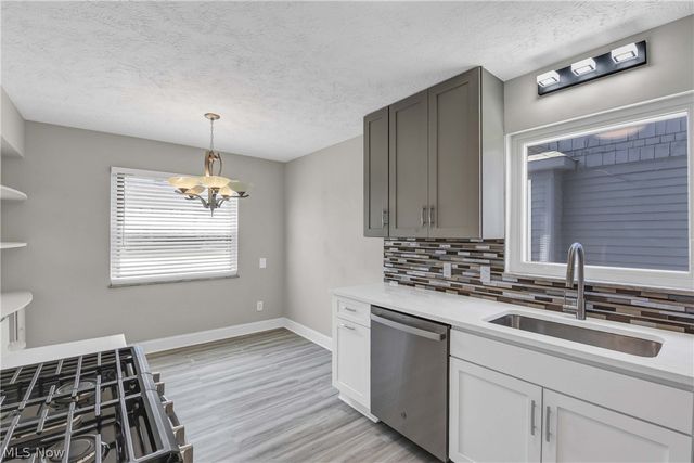 6214 Snow Road, Parma, OH 44129