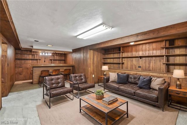 6214 Snow Road, Parma, OH 44129