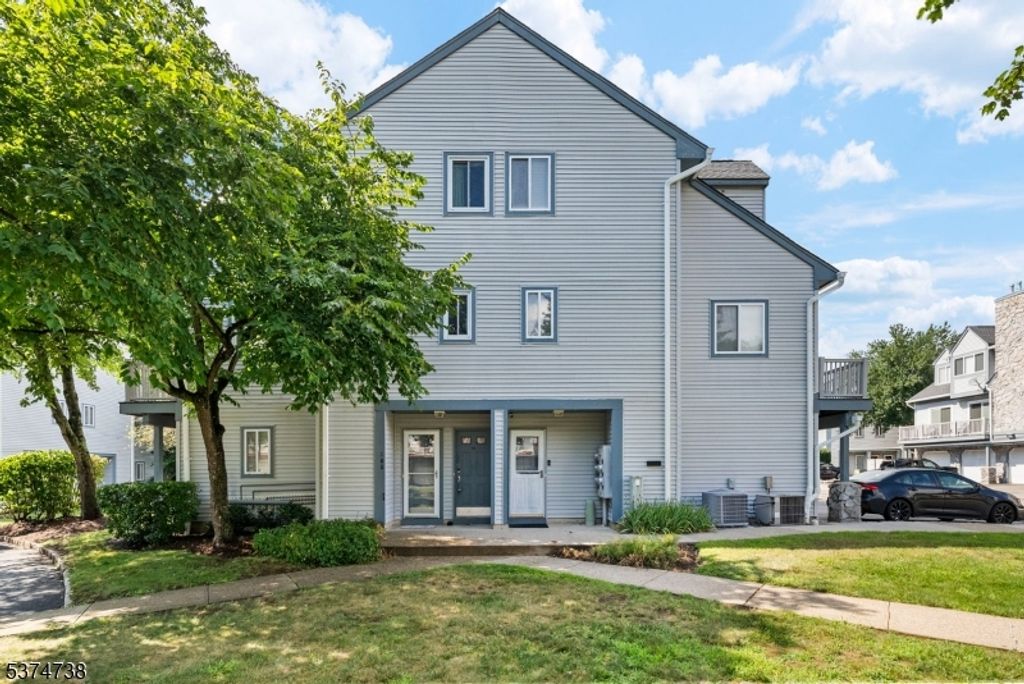 98 Garden Ct, Roxbury Twp., NJ 07876