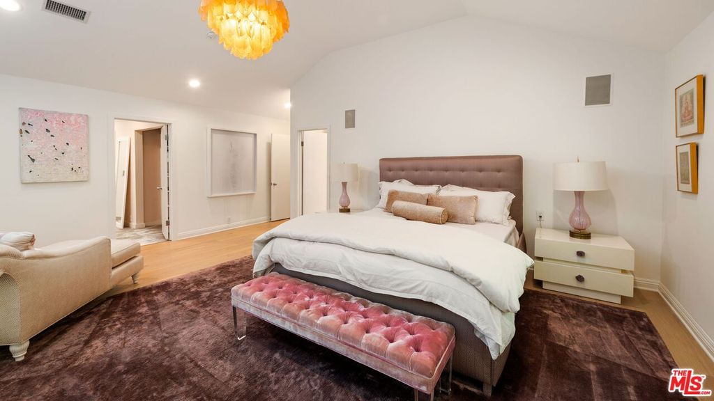 Image 11 of property listing at 2748 Ellison Dr, Beverly Hills, CA 90210