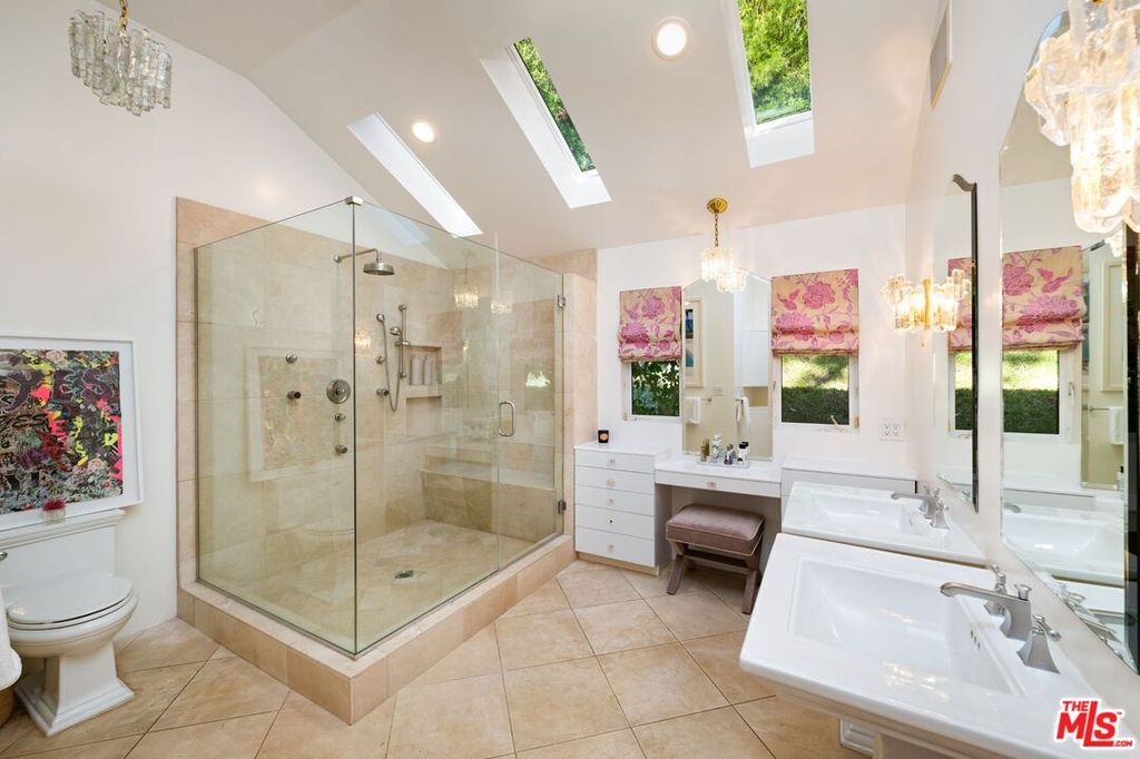 Image 13 of property listing at 2748 Ellison Dr, Beverly Hills, CA 90210