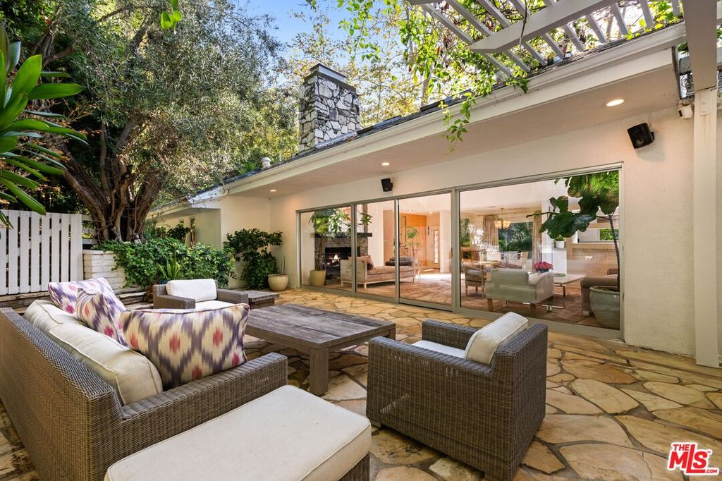 Image 19 of property listing at 2748 Ellison Dr, Beverly Hills, CA 90210