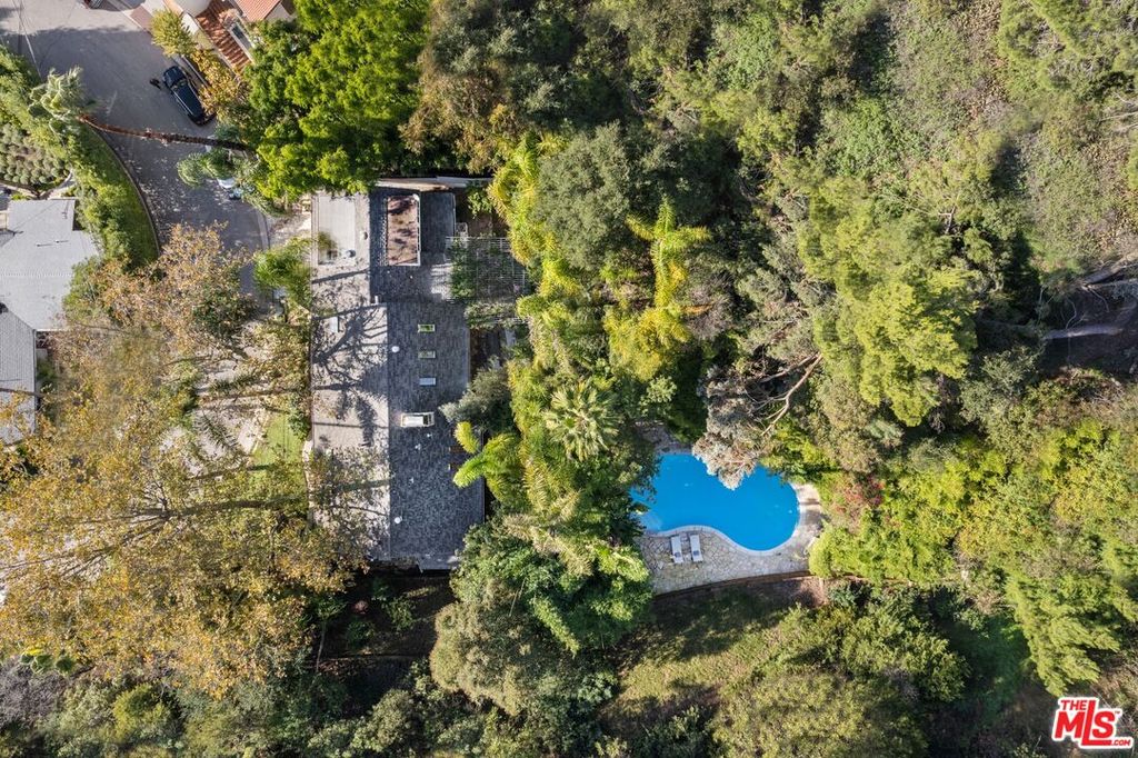 Image 2 of property listing at 2748 Ellison Dr, Beverly Hills, CA 90210