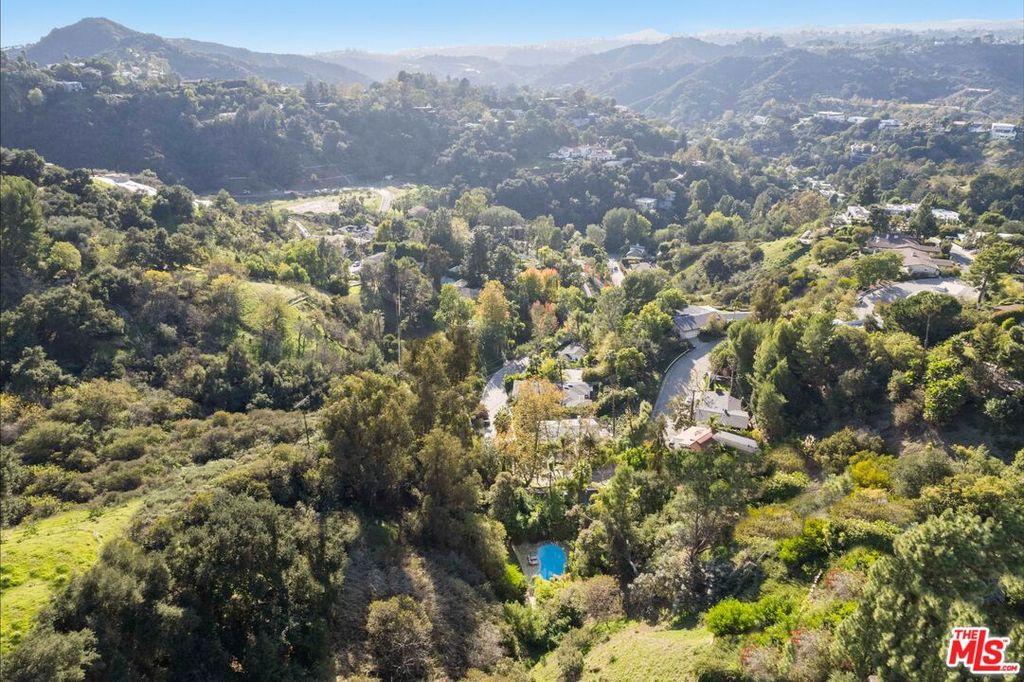 Image 23 of property listing at 2748 Ellison Dr, Beverly Hills, CA 90210
