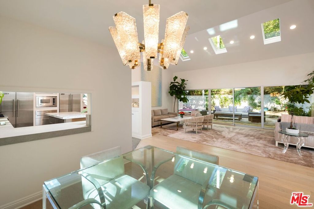 Image 6 of property listing at 2748 Ellison Dr, Beverly Hills, CA 90210