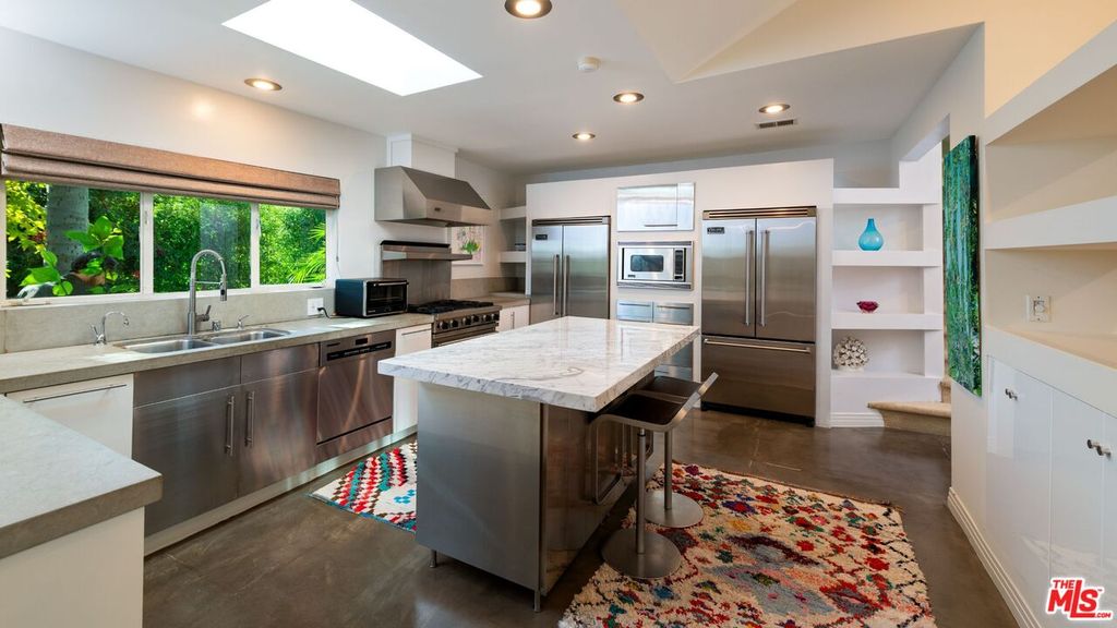 Image 7 of property listing at 2748 Ellison Dr, Beverly Hills, CA 90210