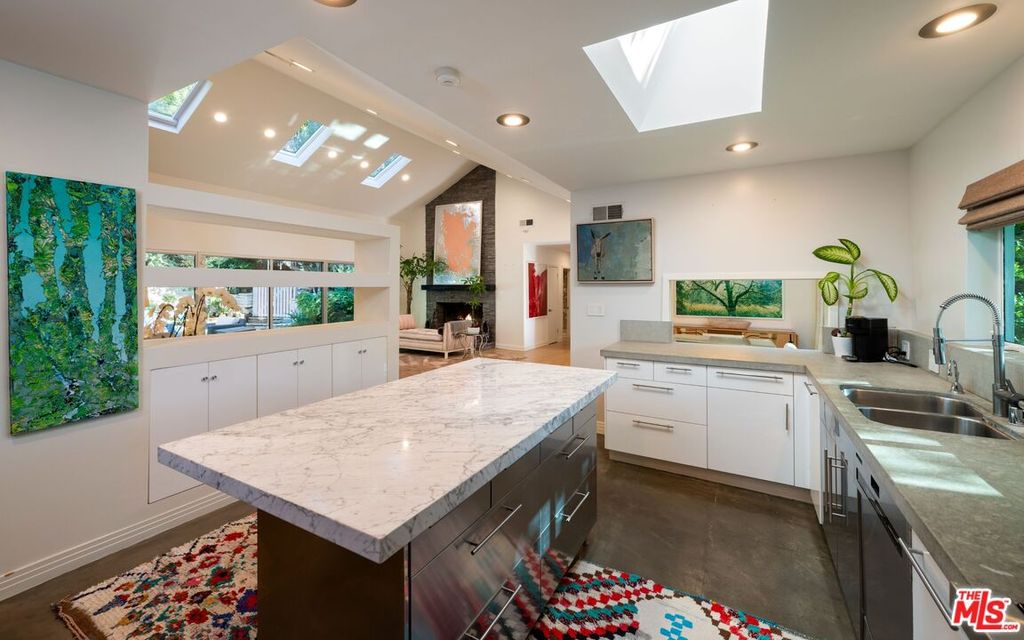 Image 8 of property listing at 2748 Ellison Dr, Beverly Hills, CA 90210