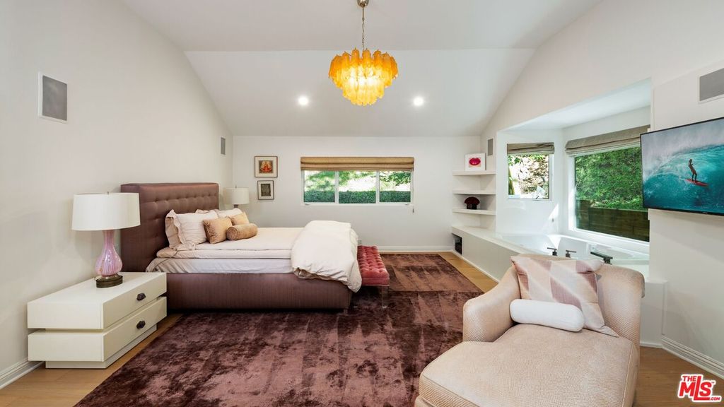 Image 9 of property listing at 2748 Ellison Dr, Beverly Hills, CA 90210