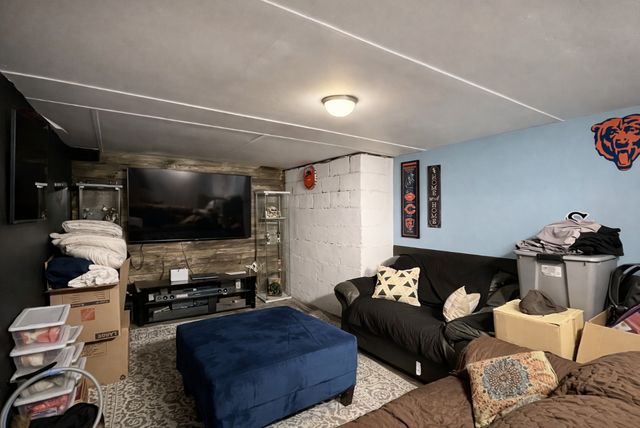 8009 Lavergne Avenue, Burbank, IL 60459