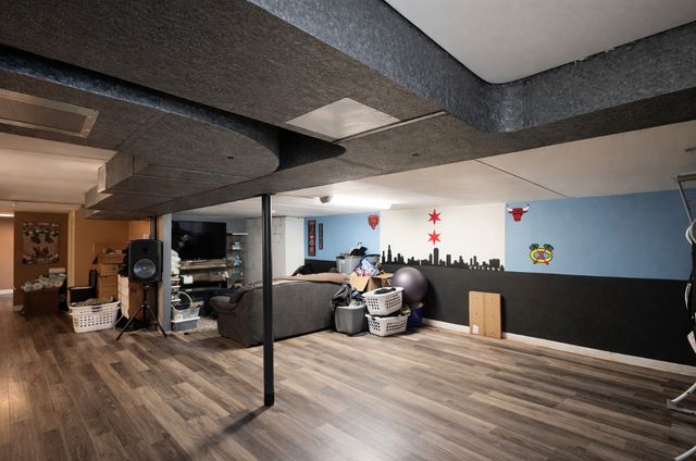 8009 Lavergne Avenue, Burbank, IL 60459