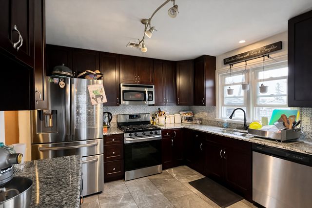 8009 Lavergne Avenue, Burbank, IL 60459