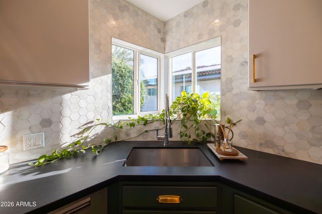 315 W EDGEMONT Avenue, Phoenix, AZ 85003