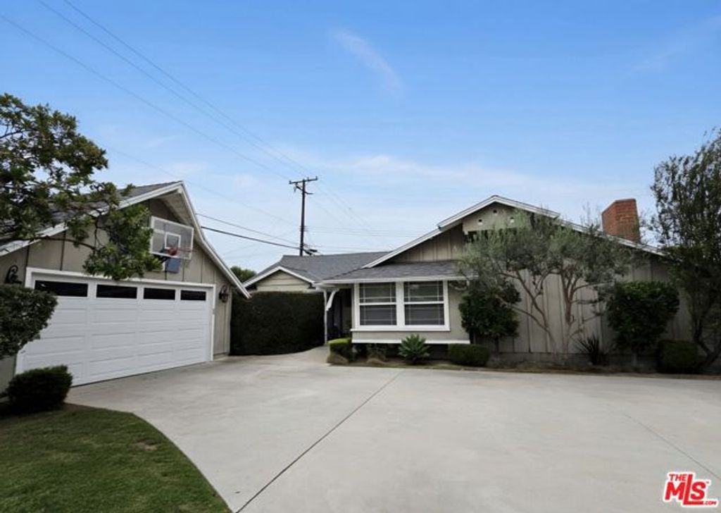 12041 Weatherby Road, Los Alamitos, CA 90720
