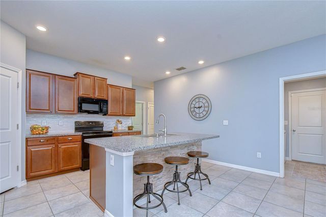 6820 HAZELNUT SPICE DRIVE, Sun City Center, FL 33573