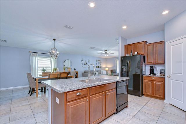 6820 HAZELNUT SPICE DRIVE, Sun City Center, FL 33573