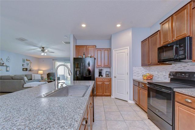 6820 HAZELNUT SPICE DRIVE, Sun City Center, FL 33573