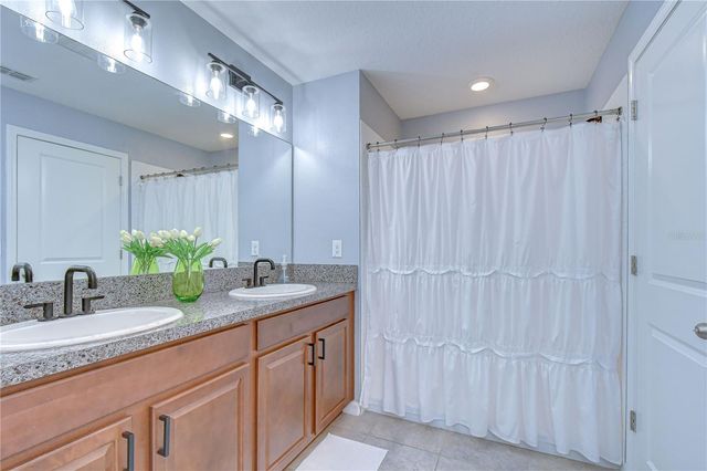 6820 HAZELNUT SPICE DRIVE, Sun City Center, FL 33573