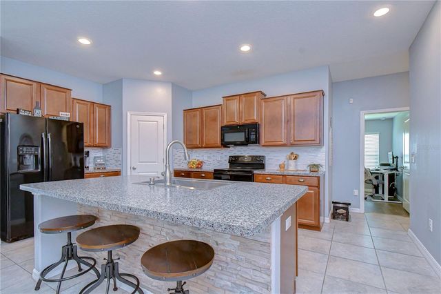 6820 HAZELNUT SPICE DRIVE, Sun City Center, FL 33573