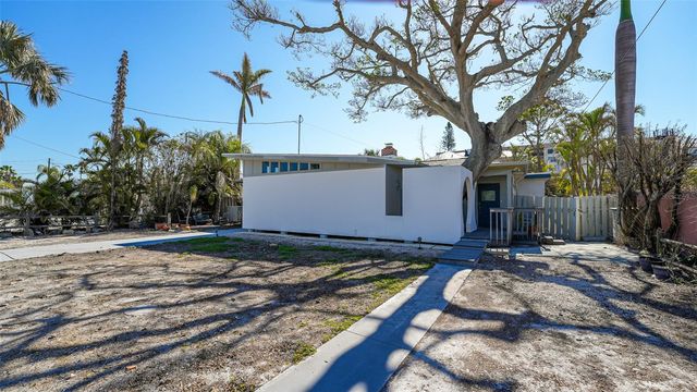 132 HARRISON DRIVE, Sarasota, FL 34236