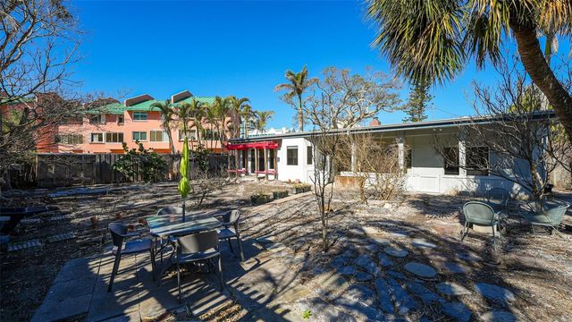 132 HARRISON DRIVE, Sarasota, FL 34236