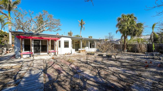 132 HARRISON DRIVE, Sarasota, FL 34236