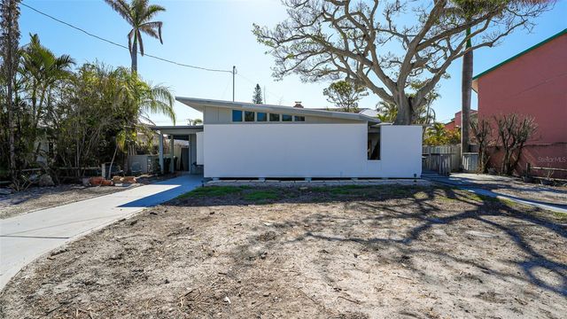 132 HARRISON DRIVE, Sarasota, FL 34236