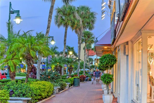 132 HARRISON DRIVE, Sarasota, FL 34236
