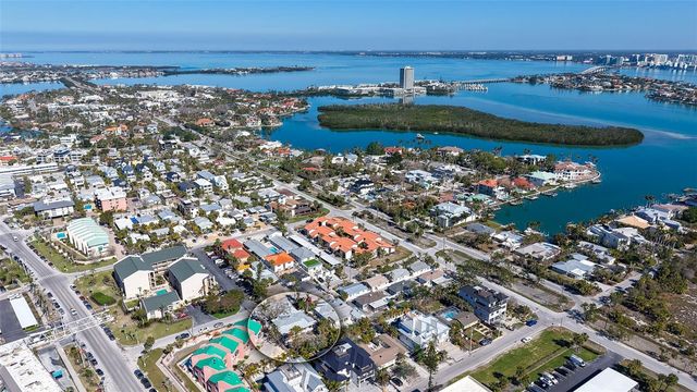 132 HARRISON DRIVE, Sarasota, FL 34236