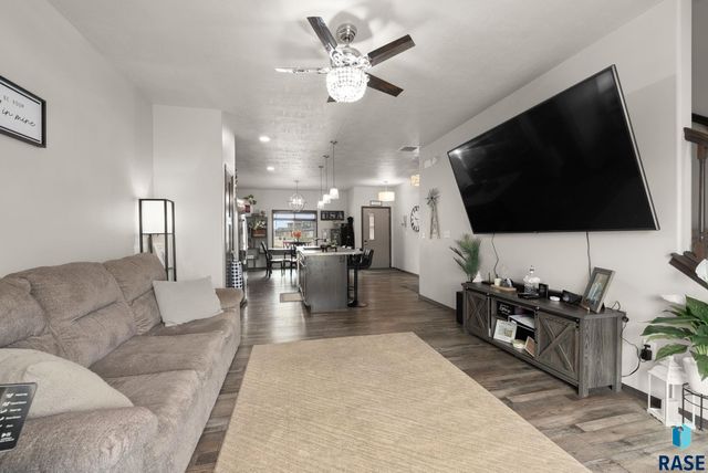 647 Ross St Street, Harrisburg, SD 57032